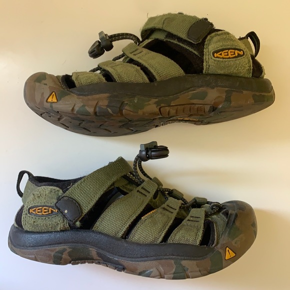 Kids Green and Camouflage Waterproof Keens Shoes - Picture 3 of 16